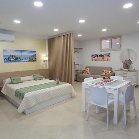 Theos Holidays Apartments Giardini-Naxos Kültér fotó