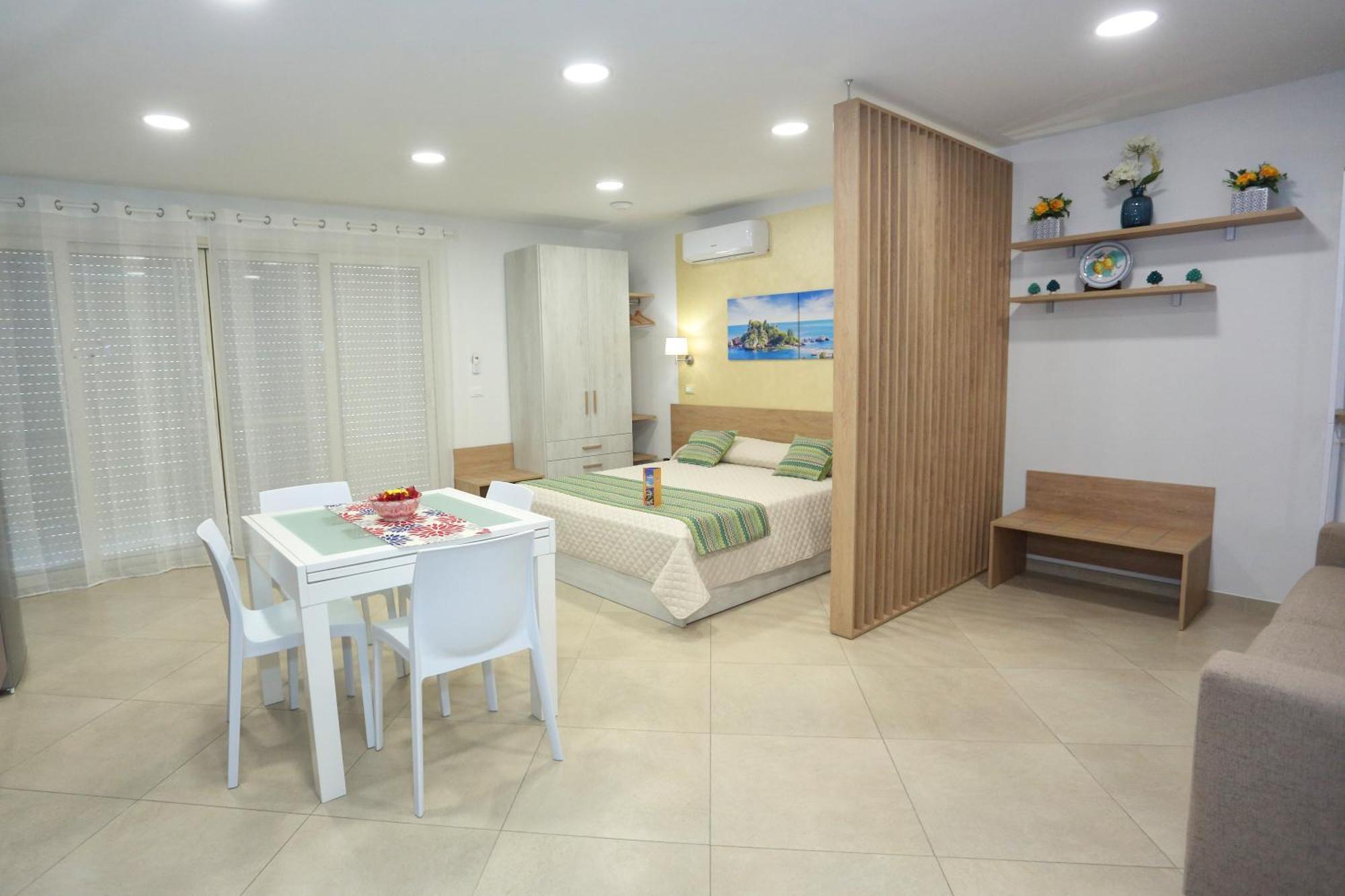 Theos Holidays Apartments Giardini-Naxos Kültér fotó