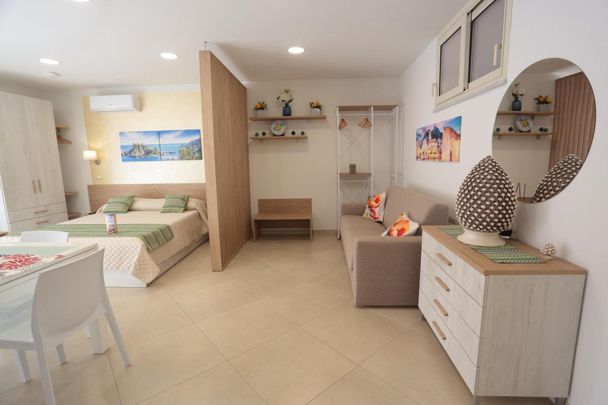 Theos Holidays Apartments Giardini-Naxos Kültér fotó