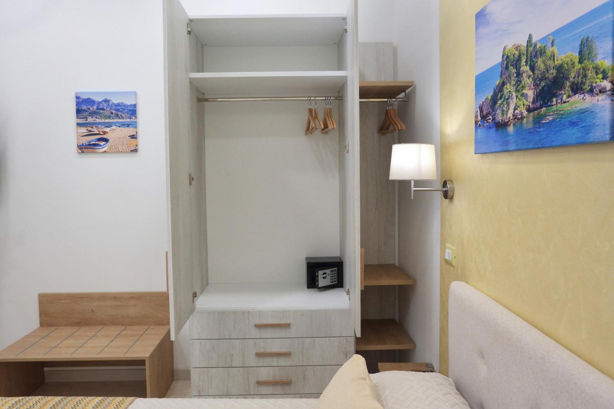 Theos Holidays Apartments Giardini-Naxos Kültér fotó