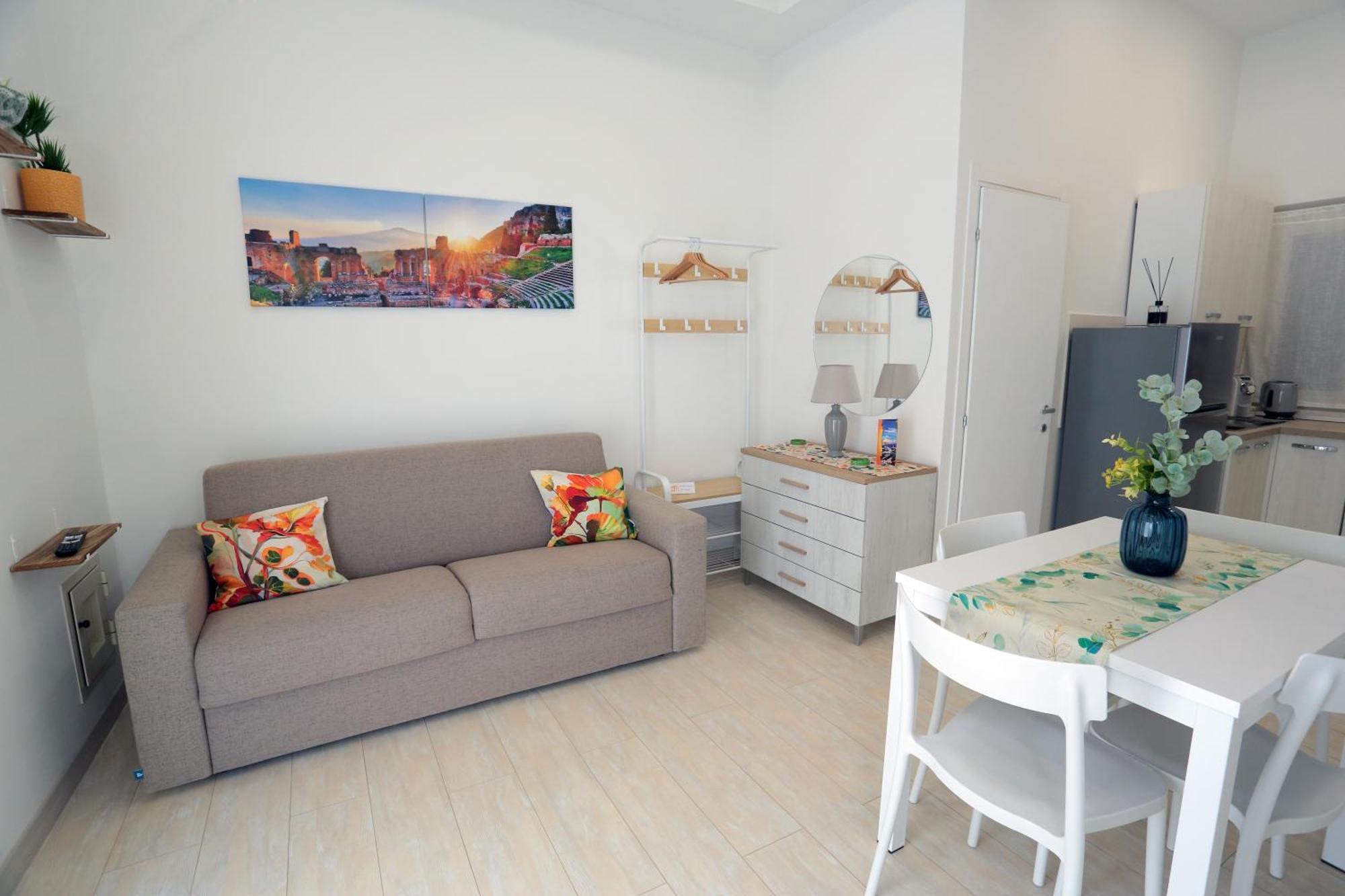 Theos Holidays Apartments Giardini-Naxos Kültér fotó