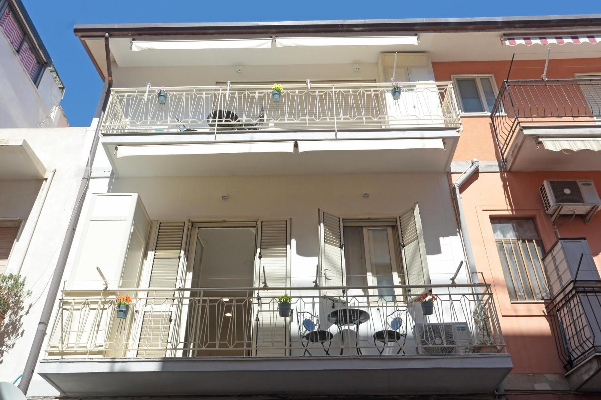 Theos Holidays Apartments Giardini-Naxos Kültér fotó